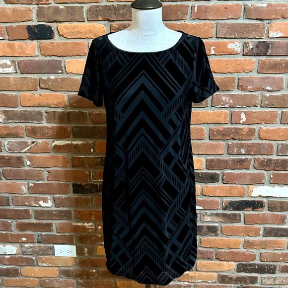 White House Black Market Dresses & Skirts - White House Black Market Black Velvet Pattern Shift Dress Size Small